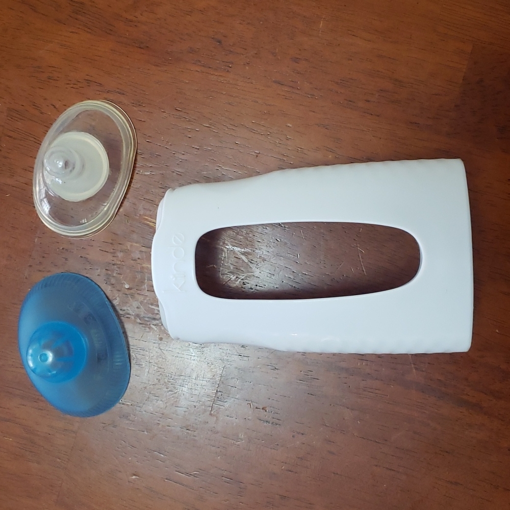 3/$10 - Kiinde Feeding accessories